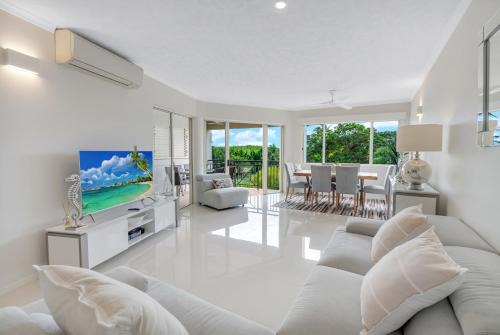 Escape Ordinary Stay Somewhere Exceptional - Waterfront 3 Bedroom Cairns Condo
