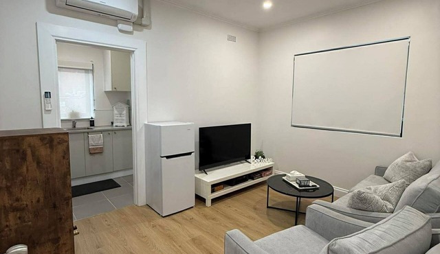 Everything at your doorstep. Close to Monash University and Monash Hospital.