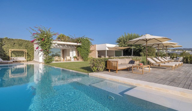 Exclusive Luxury Villa with Stunning Sea Views & Walking Distance to Cala Conta
