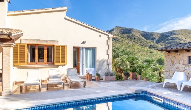 Exklusive Villa mit Meerblick und privatem Pool by Interhome