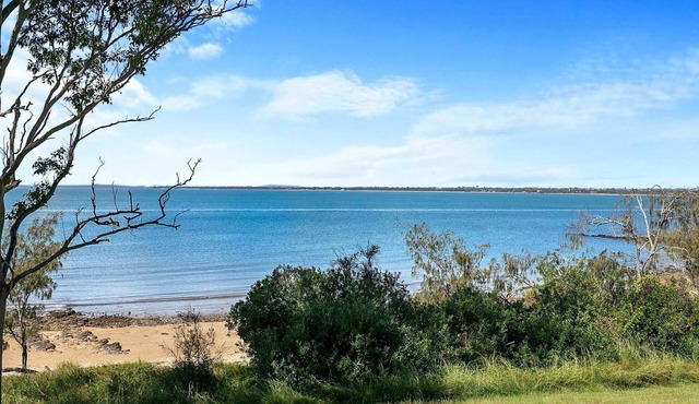 Extended Family Escape in Point Vernon