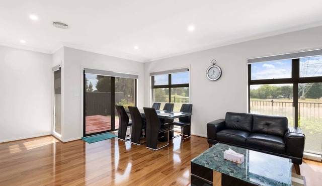 Family-Friendly 4-Bed Home with Courtyard