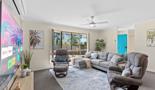 Family & Pet Friendly Coastal Parkside Stay