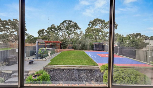 Family Retreat, Swim Spa & Basketball court
