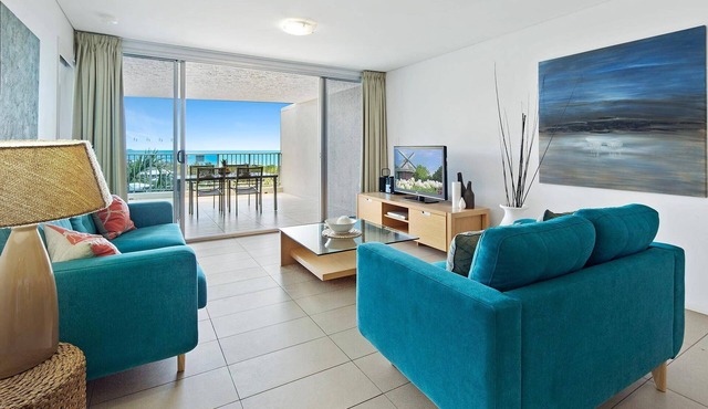 FANTABULOUS VIEWS Azure Sea 2 Bedroom Apartment