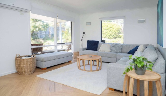 Fourseagulls | Pet Friendly | Private | Close Walk to Beach