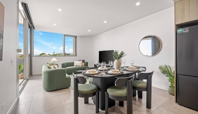 Free Car Park, Gym, Walk to Gabba, Central