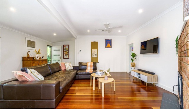 Garden Precinct 3BR, Walking distance to Airport