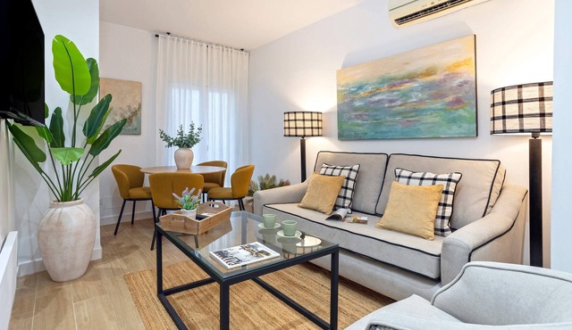 Genteel Home Hinojo - Two Bedroom Apartment, Sleeps 4