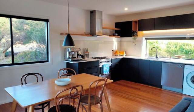 Girayir Cottage. Nestled amongst native gardens in the Byron hinterland.
