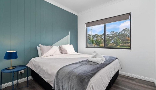 Glenowrie Cottage - 1 King 2 Singles - Near Cadia