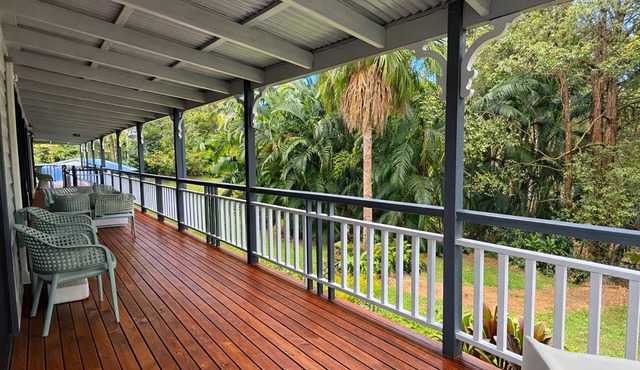 Glenview Paradise - Luxury Family Retreat with Spa near Mooloolaba