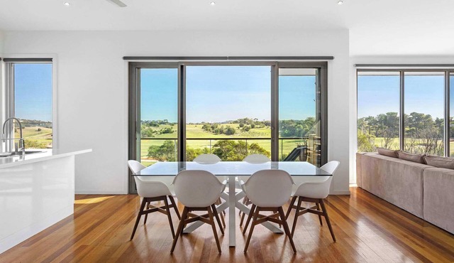 Golf Course Retreat - 5 Min to Hot Springs & Beach