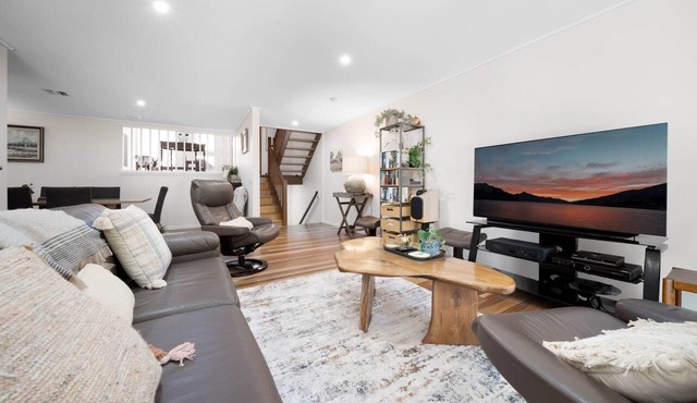 Gorgeous 2-Bed Townhouse with Patio, BBQ & Parking