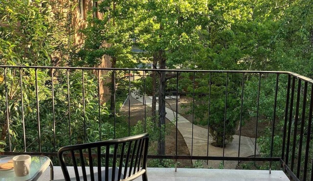 Gorgeous Griffith 2Bed/1Bath Pad