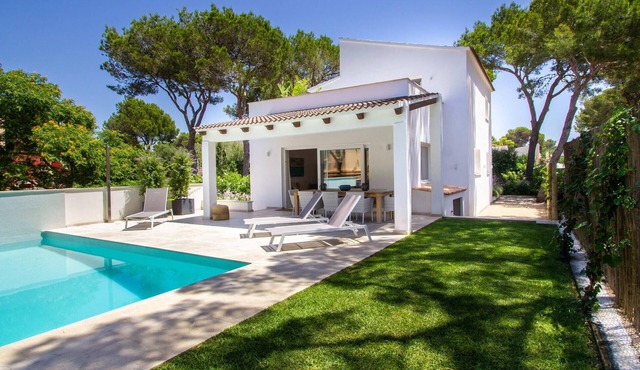 Gorgeous home in Calvia with private swimming pool, can be inside or outside