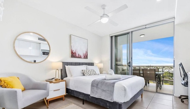 Gorgeous studio apartment (opp Hospital)