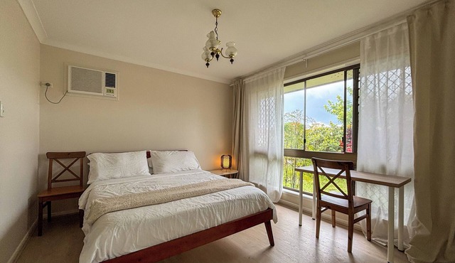 Guest Suite with private entrance - Clean & Relaxing