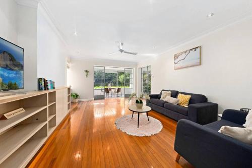 Harbourside 3BR Stay Near CBD & Double Bay