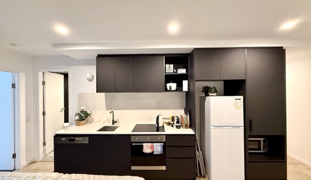 Heart of CBD Stylish 2BR Apt-Quiet-pool-view-BBQ