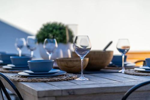 Higher Ground on Seaview - Rooftop Coastal Escape