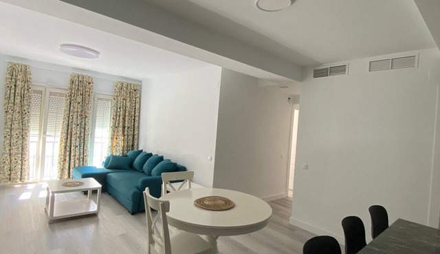 Holiday Apartment 'Carihuela' close to the Beach with Sea View, Balcony & Wi-Fi
