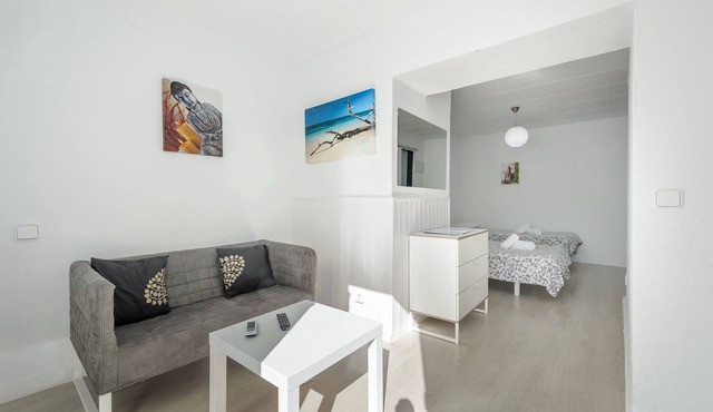 Holiday Apartment in a Well-Maintained Complex with Wi-Fi and Terrace