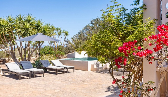 Holiday Home 'Can Mussenya' with Private Terrace, Wi-Fi and Air Conditioning