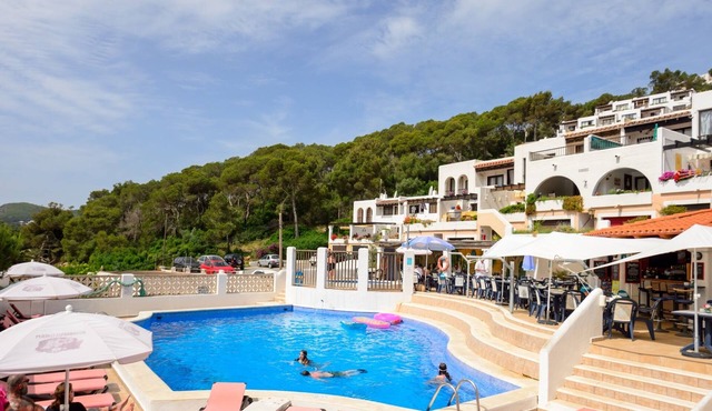Holiday Home "Casita en Cala Llonga" with Sea View, Shared Garden & Pool
