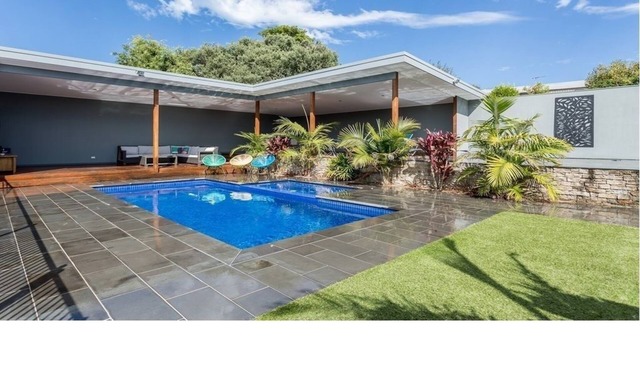 Holiday home in Rye with Heated Pool & Spa with generous outdoor area, WiFi