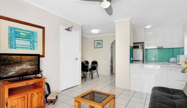 Holiday unit 5-min walk from the beach with pool