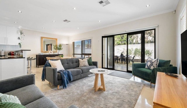 Home Away Henley—Modern Beachside Hideaway