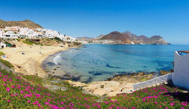 HOUSE-CHALET WITH CHARM NEXT TO THE BEACH AND SOLARIUM WITH INCREDIBLE VIEWS