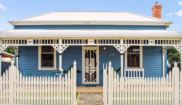 Iconic Renovated Period Home - Modern Upgrade & Close to CBD/Everything