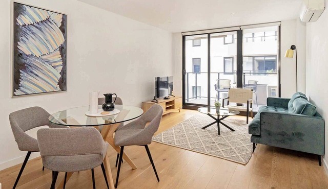 Idyllic 1-Bed Near Popular Shopping Streets
