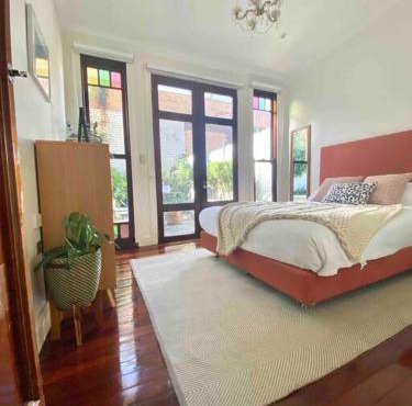 Immaculate 3 Bed City Home - Close to Everything!