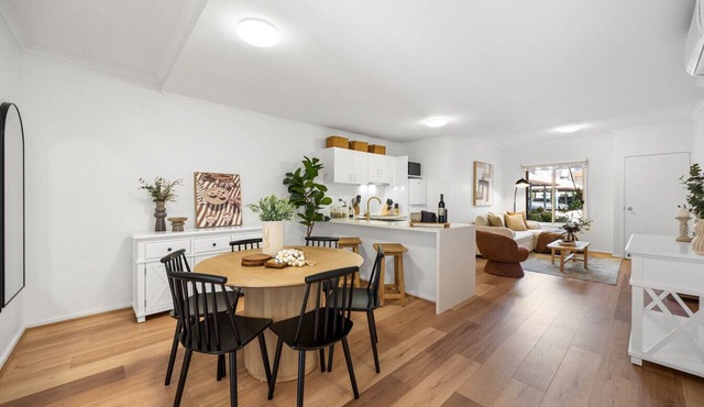 In Town Oasis - Stylish Escape near Parklands & CBD