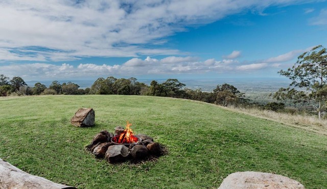 Indooor & Outdoor Fireplace | Acreage | Ocean View | 10min to Australia Zoo