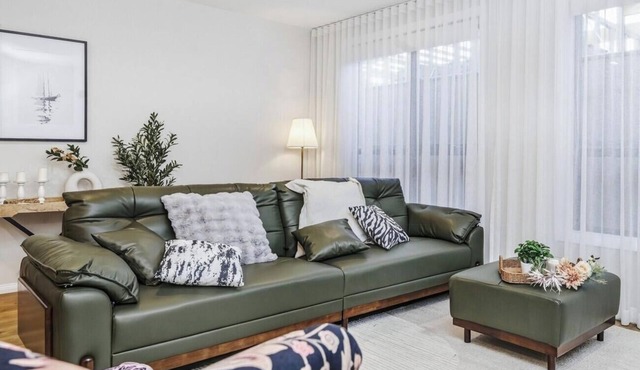 KozyGuru | Cobbitty | Modern Family Retreat