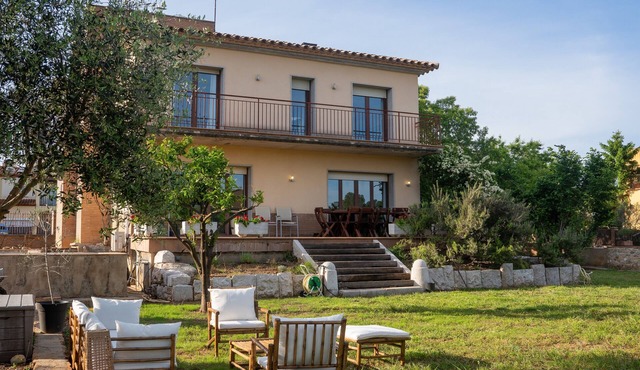 L'ametller - Empordà/Costa Brava with Garden, Small Pool, Barbecue, and Volleyball