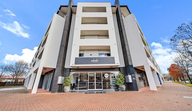 Lakeside 1-Bed Unit Conveniently by Shops
