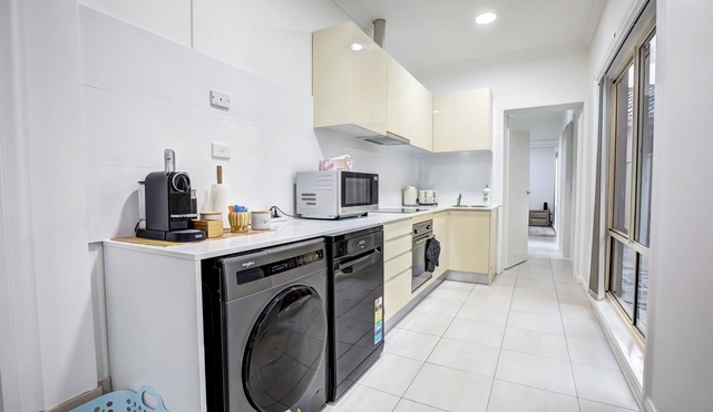 LAKEVIEW ESCAPE. CAPITAL CITY COMFORT. FACING A BEAUTIFUL LAKE AND PARK