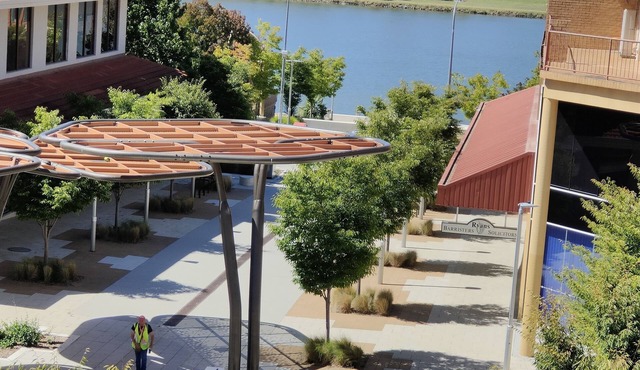 Large Balcony, Lake Views, Full Kitchen, Washer and Dryer