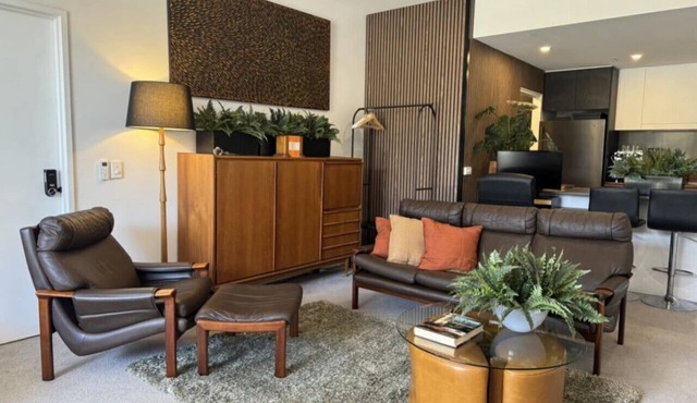Large Midnight Studio 3, with MCM vibe, in the heart of town