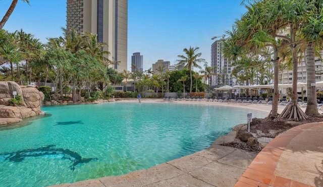 Large sunny north facing unit in tropical Surfers, includes Wifi and one Carpark