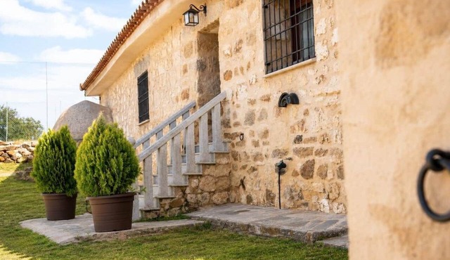 Las Muelas de Valdefresno. Enjoy a peaceful retreat surrounded by nature.