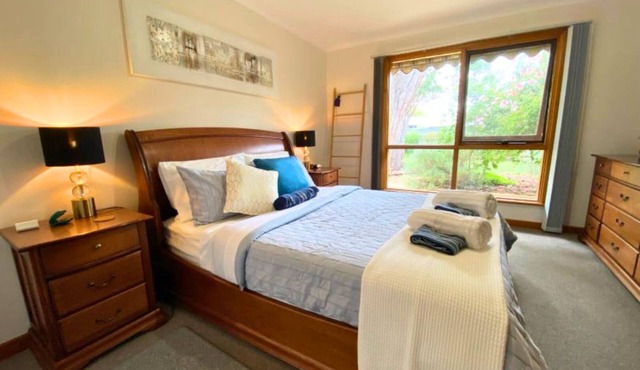 Lavender Cottage: Coastal Charm & Tranquil Escapes