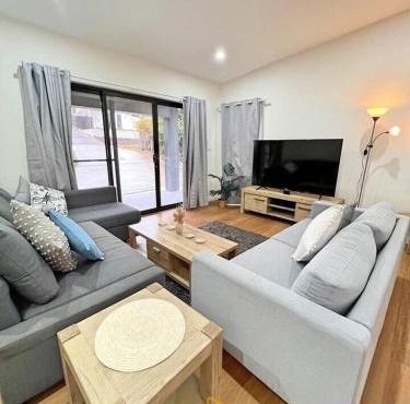 Lavish in Lyons - 3bd 2bth Spacious & Modern Home