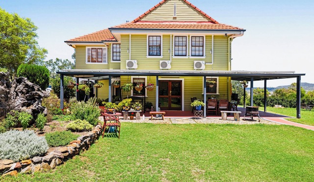 Lemon grove retreat country house