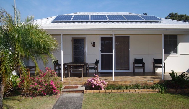Level Cottage Close To Everything!